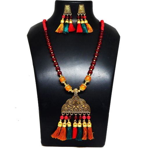 Metal pendant with Tassels Necklace